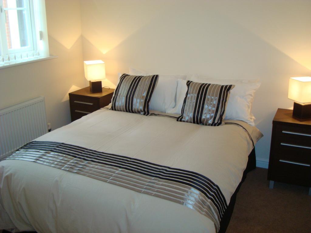 At Home In The City Serviced Apartments Newport Exteriör bild